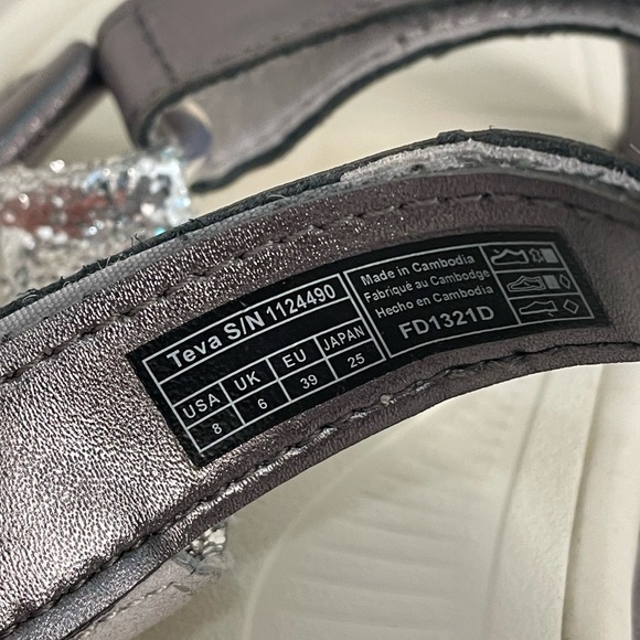 Teva x Christian Cowan Women's Hurricane XLT2 Metallic Silver Sandals - Picture 6 of 6